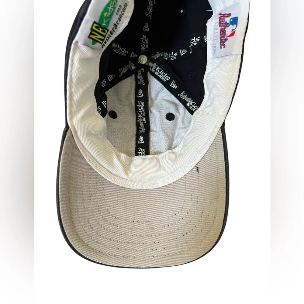 Boston Red Sox New Era baby Baseball Hat navy w/ letter B
Size 0-12months - Picture 7 of 8